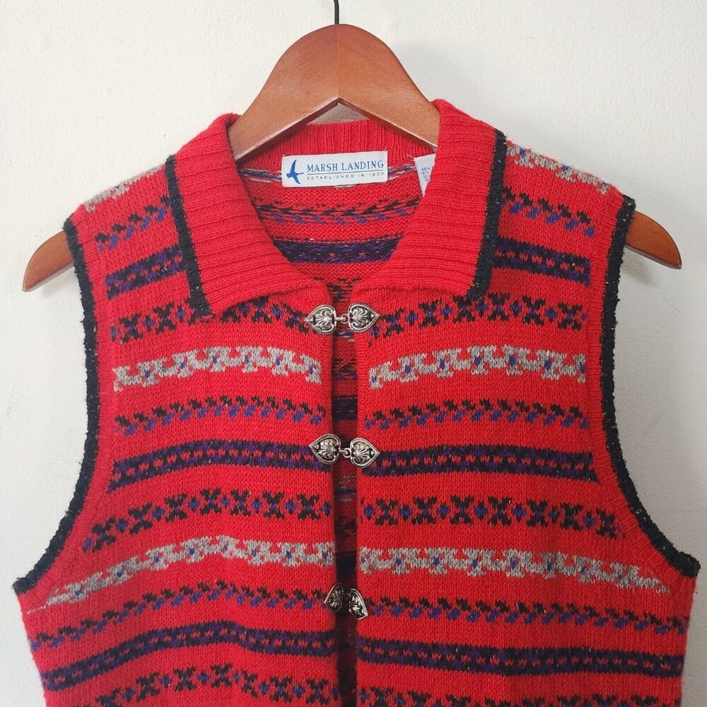 Marsh Landing Nordic Red Vest Medium Clip Buttons Striped - Picture 4 of 4